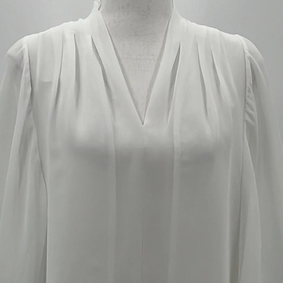 Vince Camuto V Neck Romantic Flowy Blouse in White - Size Small - Picture 2 of 7